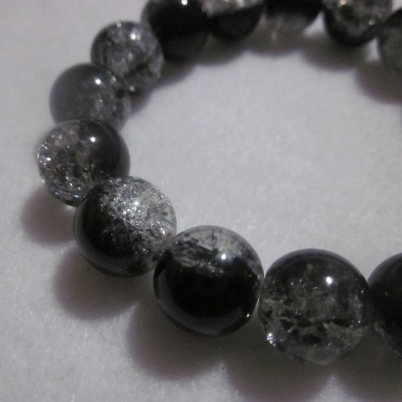 Two Tone Black & Clear Crackle Stretch Bracelet - Picture 4 of 6